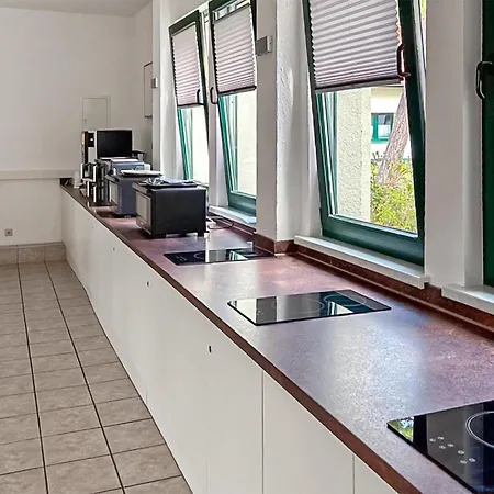 3 Bedroom Gorgeous In Appartement *